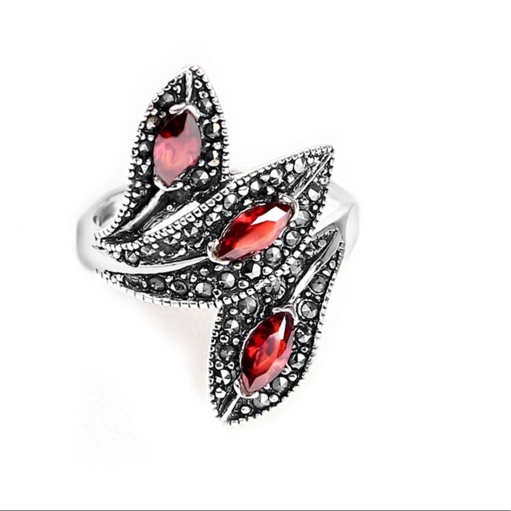 Ring - Picture 3 of 4